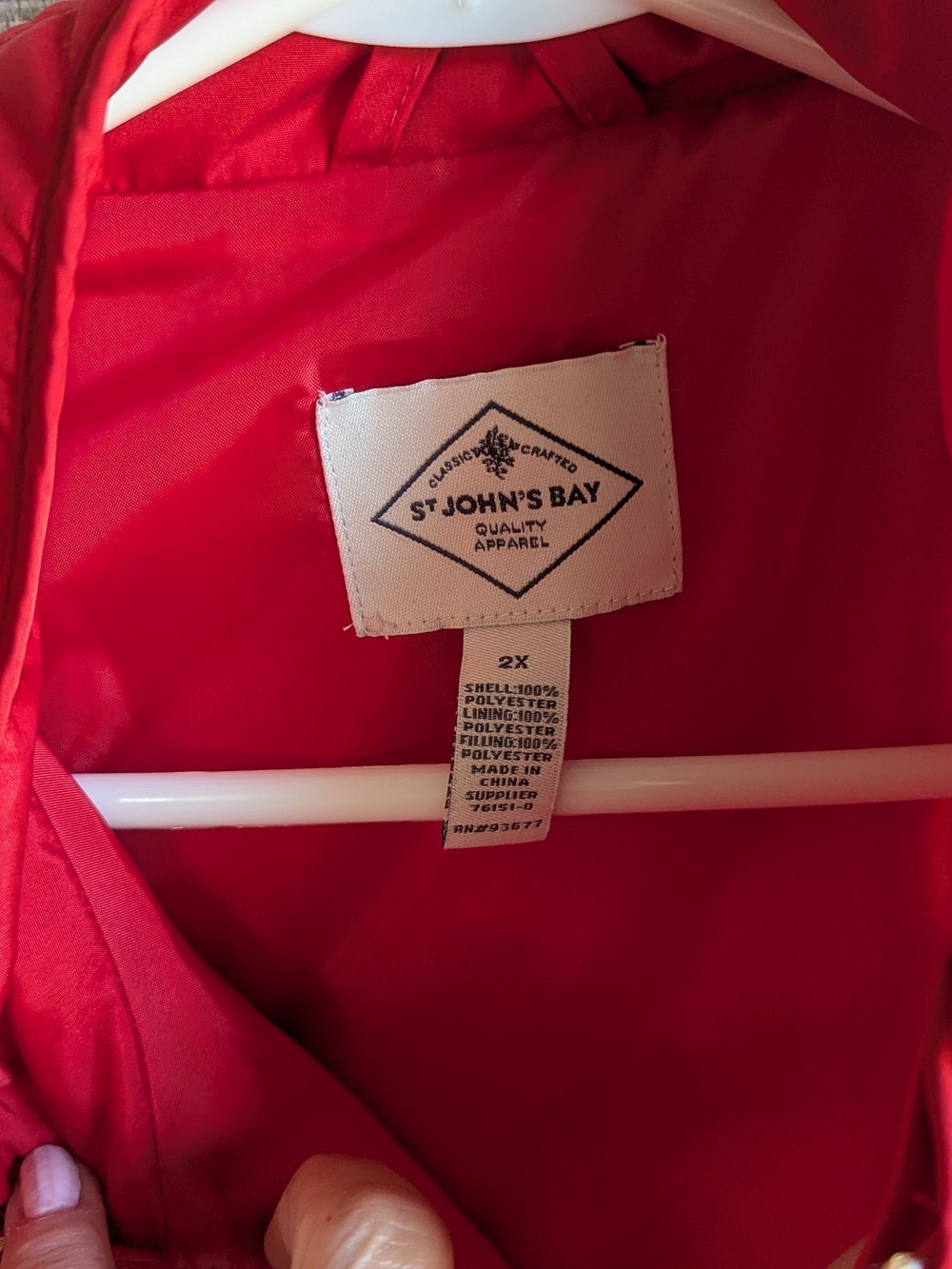 NWT St. John's Bay Quilted Red Sleeveless Vest with Gold Snap Details - Picture 4 of 4
